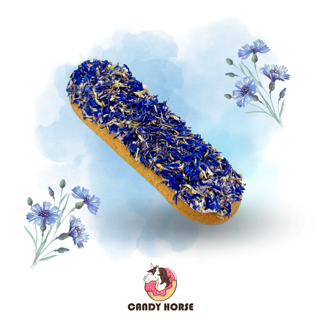 Cornflower eclair I Horse cookie with icing and herbs